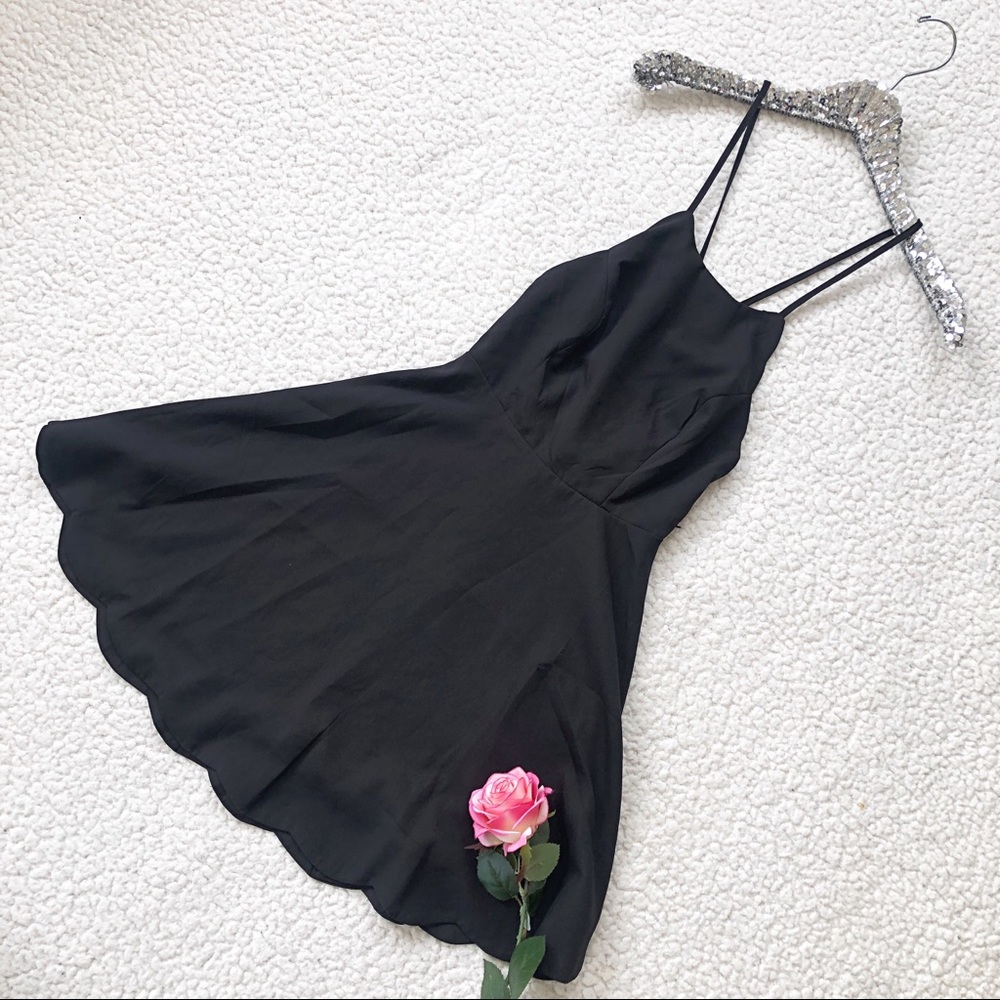 ✨Lulu’s Black Mini Dress